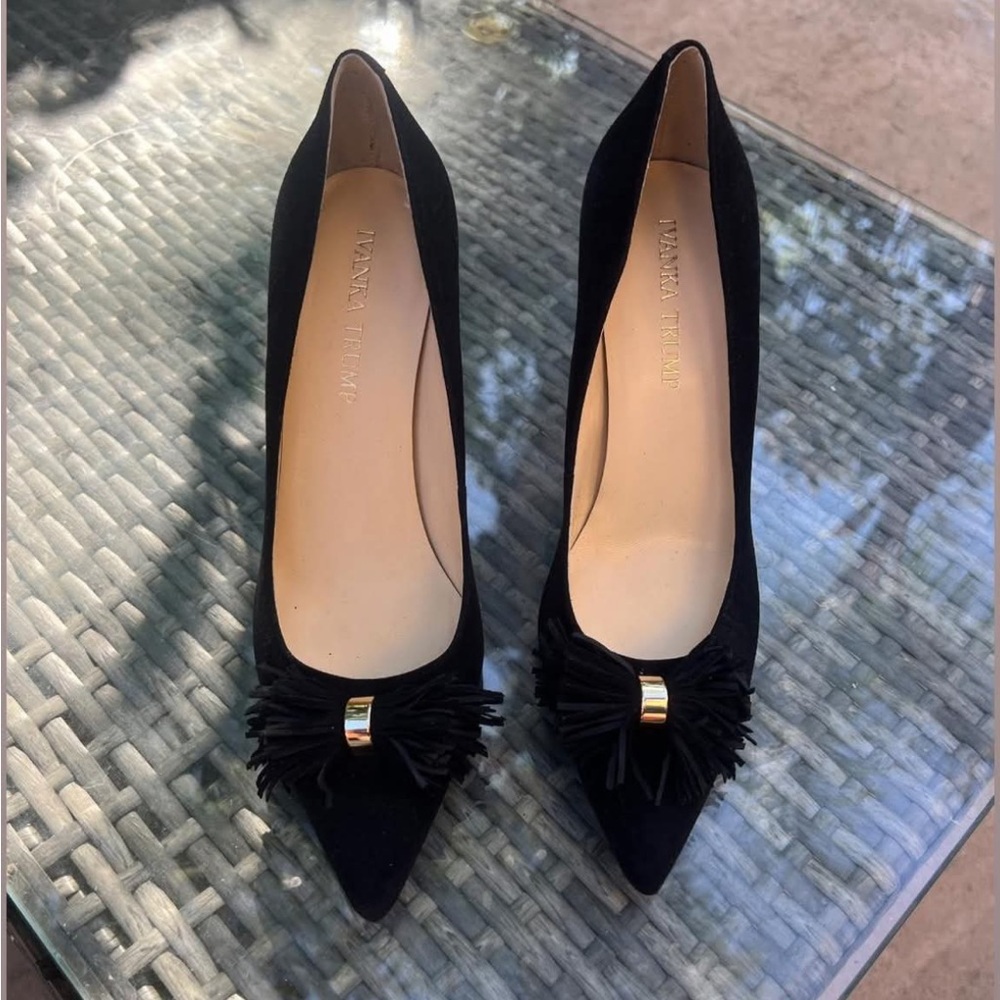 Elegant Black Pumps with Tassel Detail